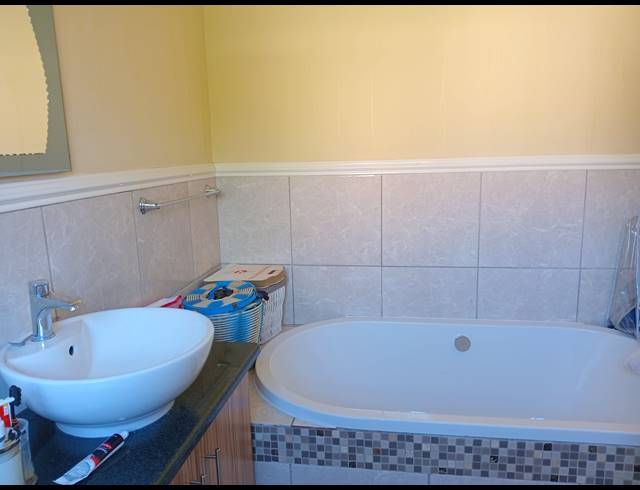 3 BEDROOM HOUSE FOR SALE IN BOSCHDAL